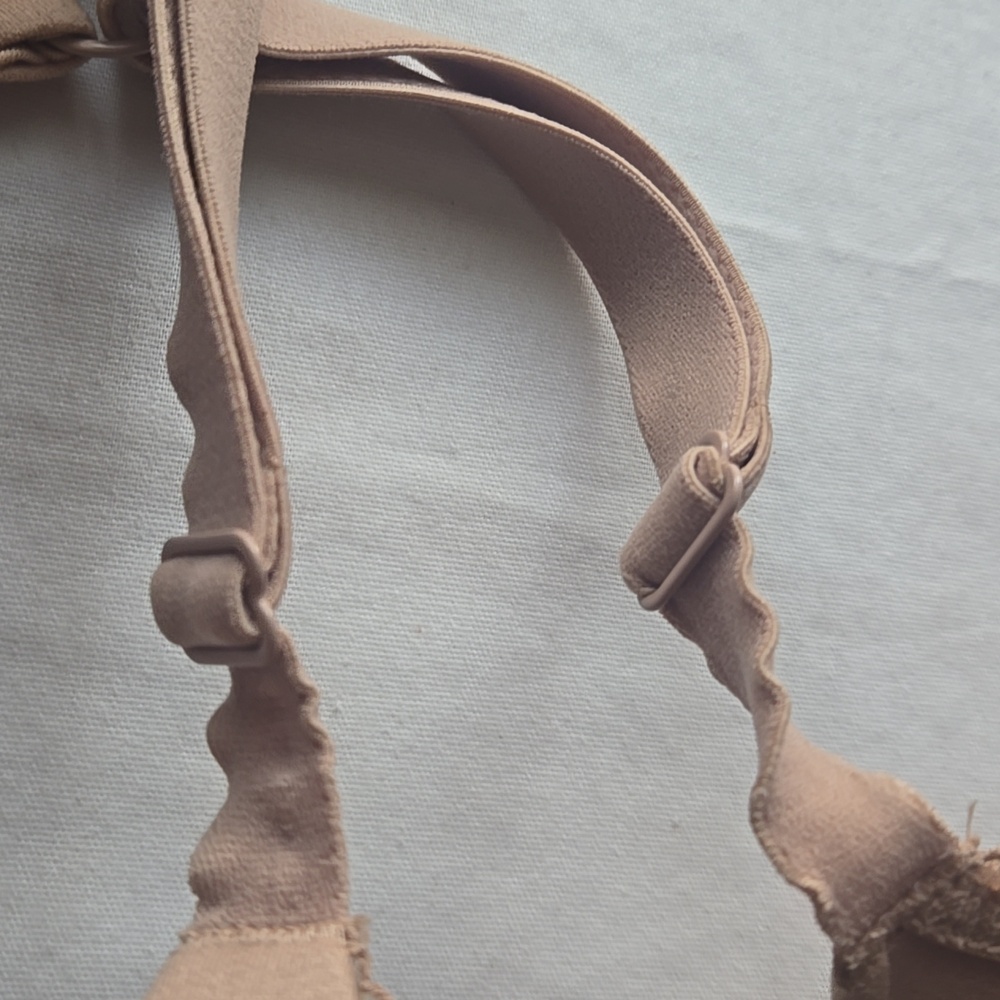 Victoria's Secret Tan Bra - Picture 4 of 7